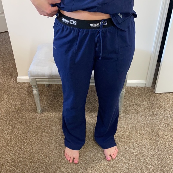 Grey’s anatomy scrub top and bottom - Picture 3 of 4